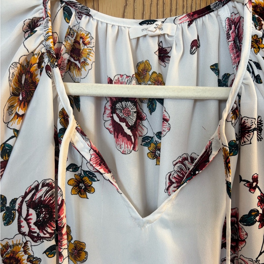 Maurices Floral Top w Flutter Sleeves - Picture 3 of 9